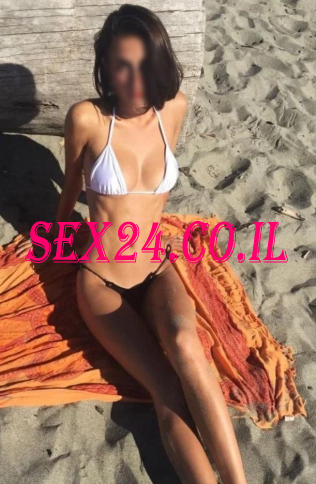 יש לו פנים יפות, בן 18, חיוך קורן
